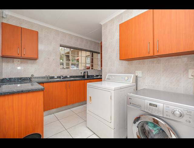 5 BEDROOM FREEHOLD FOR SALE IN BLACKHEATH